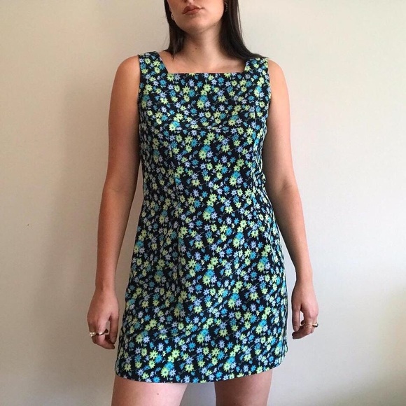 Dresses & Skirts - Vintage Square Neck Daisy Mini Dress